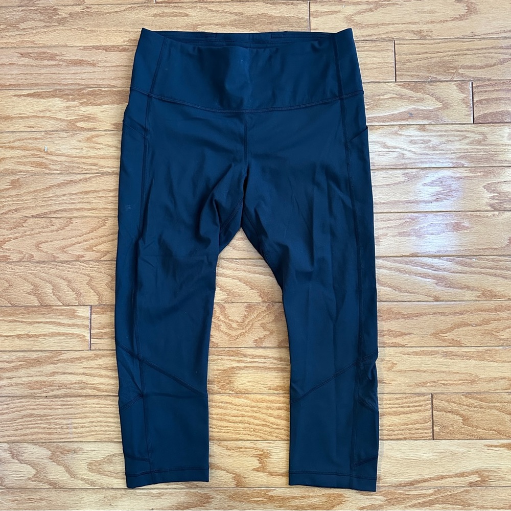 EUC Lululemon Pace Rival Crop 22” size 10